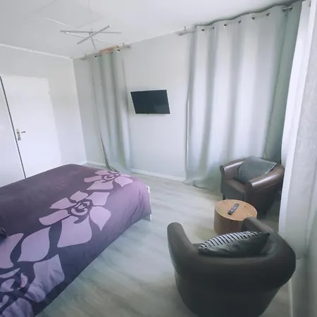 Au Pied Du Lariat Bed & Breakfast *