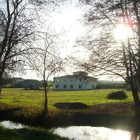 Au Pied Du Lariat Bed & Breakfast