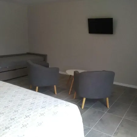 Au Pied Du Lariat 3* Léoville